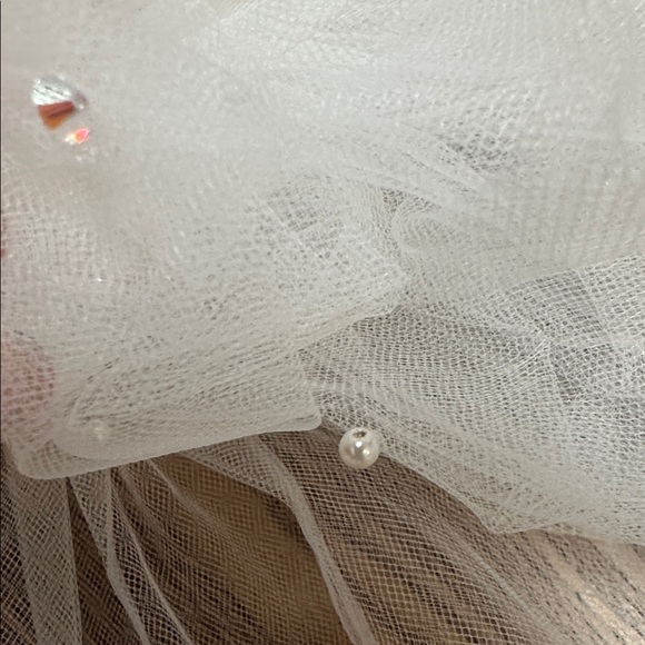 Vintage ivory Beaded tiara/veil - Picture 8 of 10